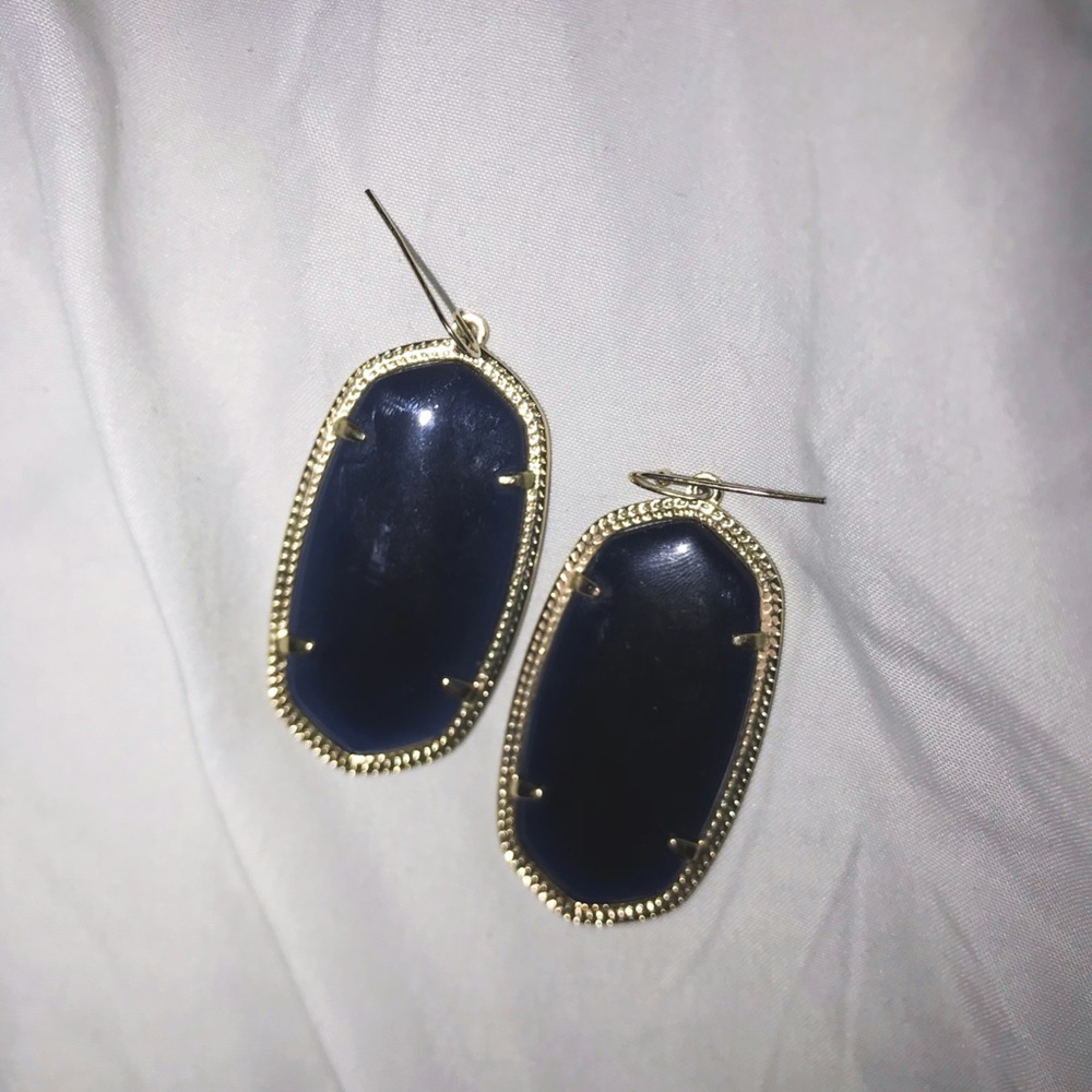 kendra scott dangle earrings!